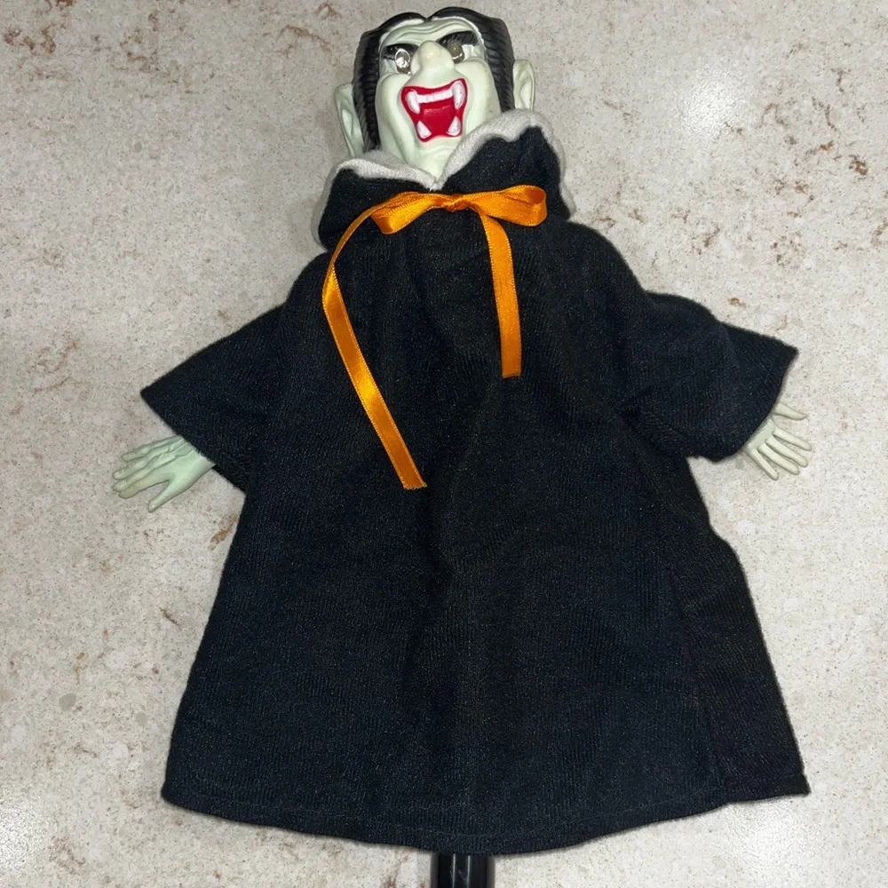 Rare Vintage Halloween Dracula Puppet Toy Animated Lights Scary Sounds